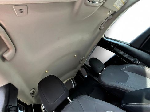 Used 2019 Jeep Cherokee Latitude w/ Cold Weather Group image 29