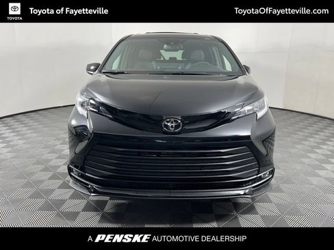 New 2026 Toyota Sienna XLE Woodland Edition AWD/4WD image 7