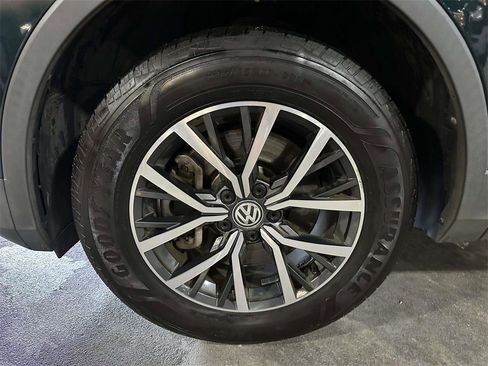 Used 2019 Volkswagen Tiguan SE w/ Panoramic Sunroof Package image 10
