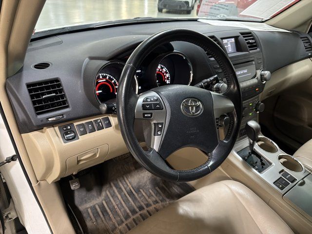Used 2011 Toyota Highlander SE w/ Tow Pkg AWD/4WD image 9