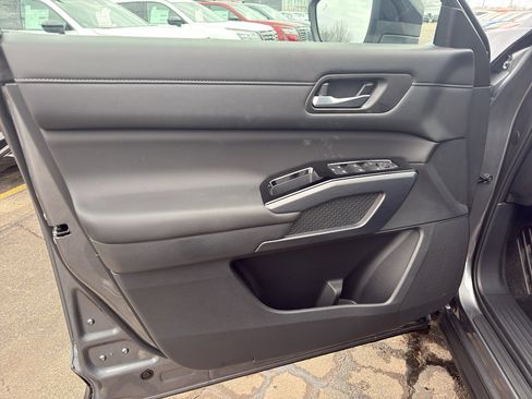 New 2026 Nissan Pathfinder SL image 13