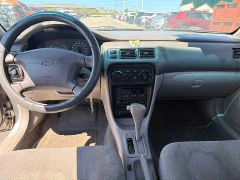 Used 2002 Chevrolet Prizm w/ Preferred Equipment Group 3 FWD image 18