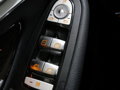 Used 2019 Mercedes-Benz GLC 300 4MATIC image 14