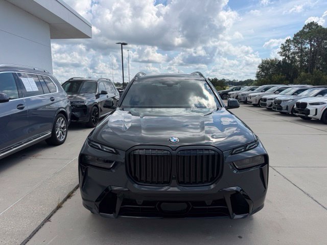 Used 2026 BMW X7 xDrive40i w/ M Sport Package AWD/4WD image 3