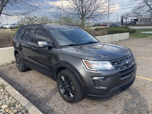 Used 2018 Ford Explorer XLT w/ Equipment Group 202A image 4