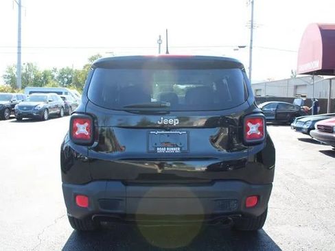Used 2015 Jeep Renegade Latitude w/ Popular Equipment Group image 8