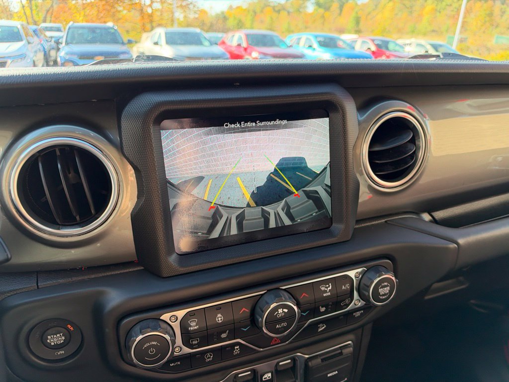 Used 2019 Jeep Wrangler Unlimited Sahara AWD/4WD image 12