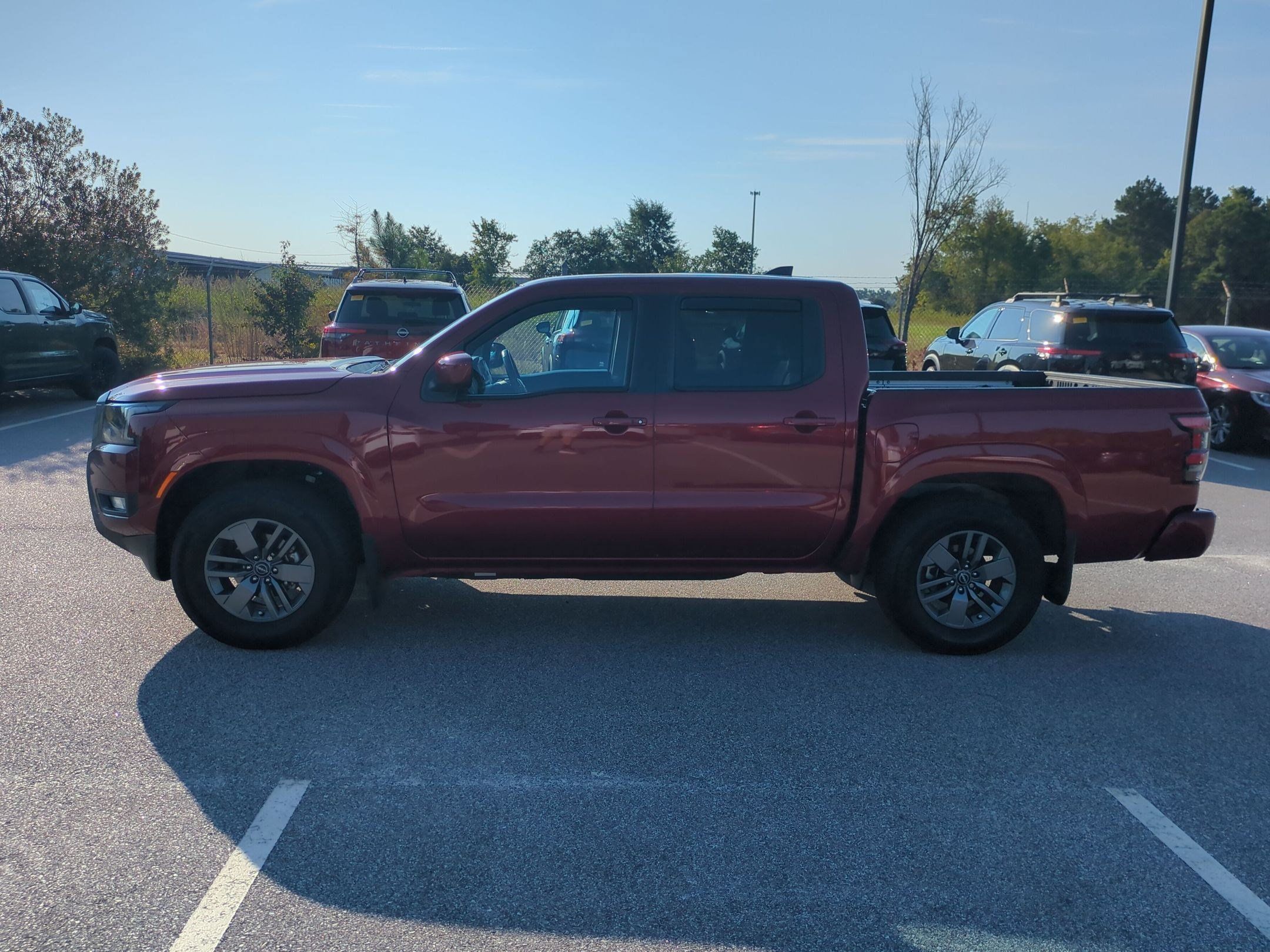 Certified 2025 Nissan Frontier SV w/ SV Convenience Package RWD image 7