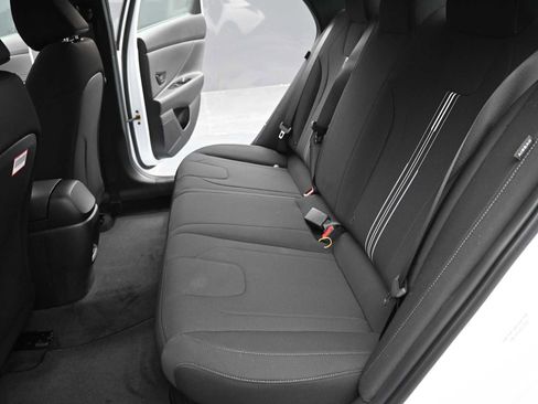 Certified 2025 Hyundai Elantra SEL FWD image 14
