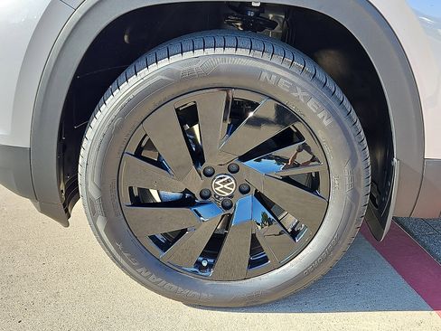 New 2026 Volkswagen Atlas SE image 5