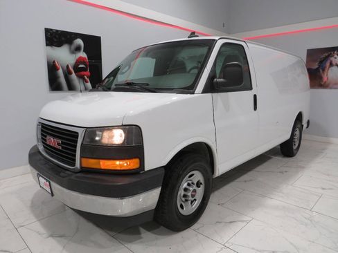Used 2018 GMC Savana 2500 w/ Chrome Appearance Package image 10