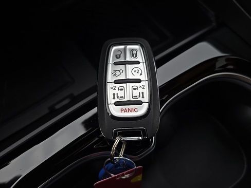 New 2026 Chrysler Pacifica Pinnacle image 7