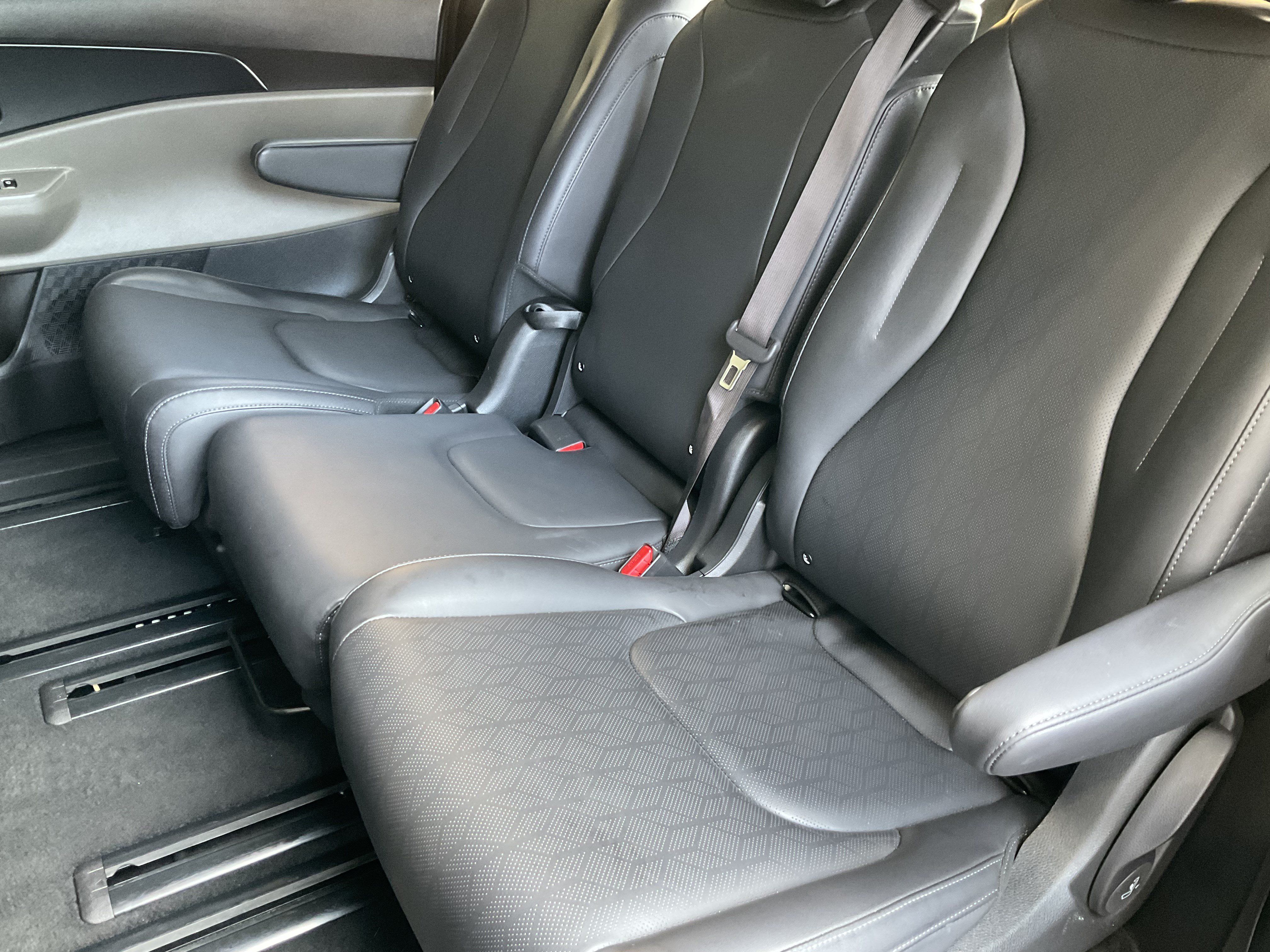 Used 2026 Kia Carnival LXS FWD image 37