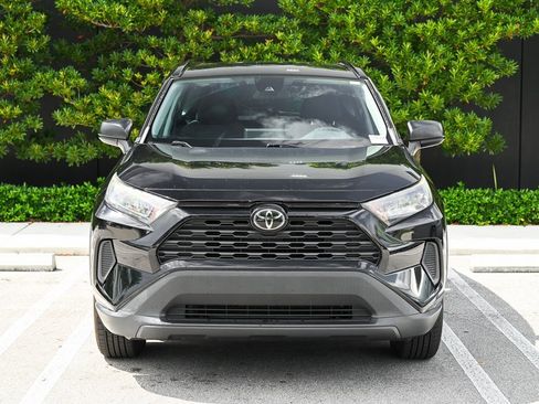 Used 2020 Toyota RAV4 LE image 2