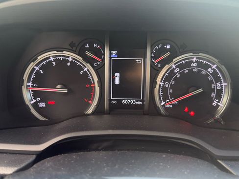 Used 2023 Toyota 4Runner TRD Off-Road Premium w/ Moonroof Package AWD/4WD image 17