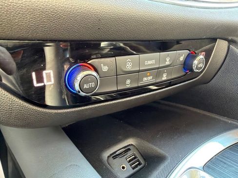 Used 2021 Buick Enclave Essence FWD image 27