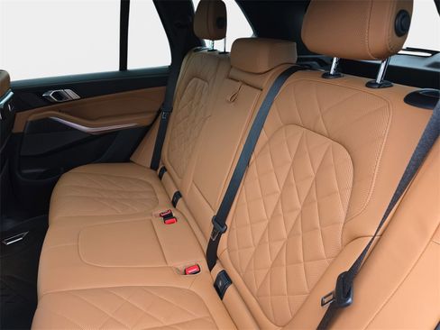 Used 2025 BMW X5 M60i w/ Climate Comfort Package image 18