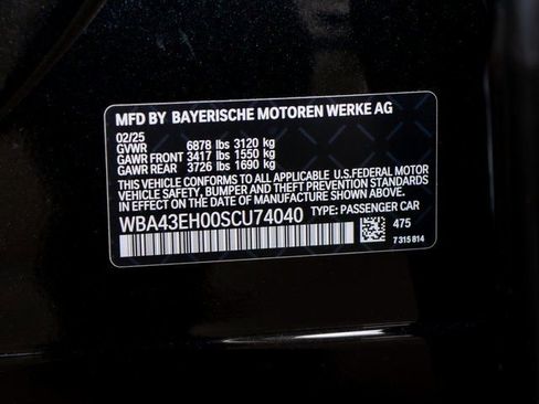 Used 2025 BMW 750e xDrive w/ Premium Package image 24