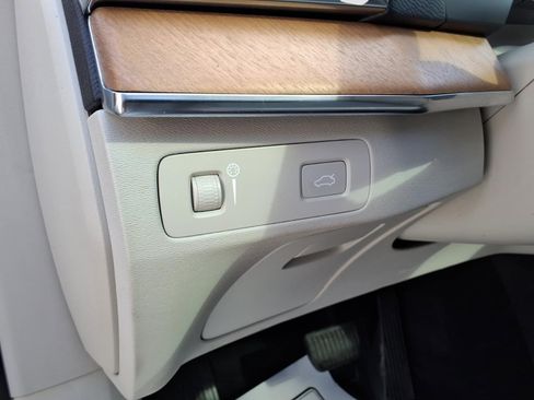 Used 2022 Volvo XC90 T6 Momentum w/ Climate Package AWD/4WD image 18