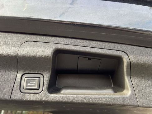 Used 2018 GMC Acadia SLT image 11