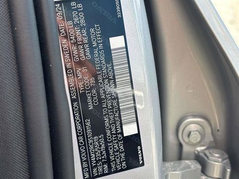 Used 2025 Volvo XC60 B5 Plus image 31