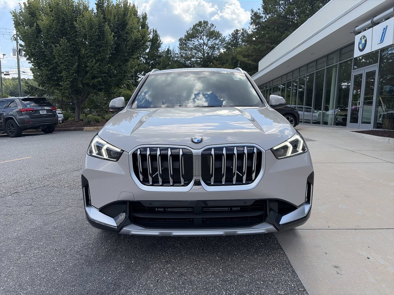 Used 2027 BMW X1 xDrive28i AWD/4WD image 3