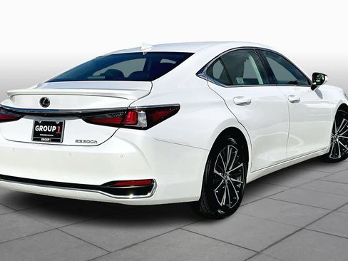 Certified 2025 Lexus ES 300h w/ Premium Package image 12