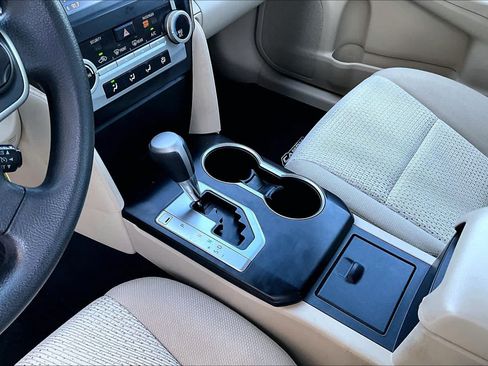 Used 2013 Toyota Camry LE FWD image 17