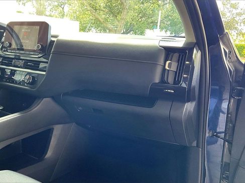 Used 2024 Nissan Pathfinder SV image 27