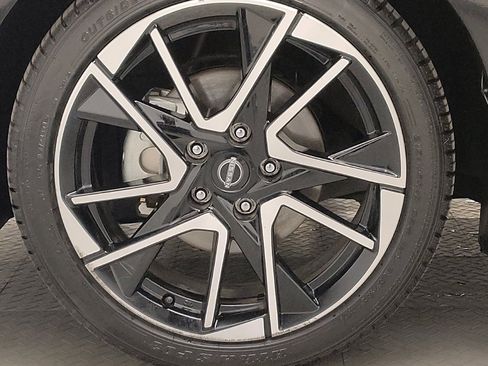 Used 2025 Nissan Sentra SR FWD image 31
