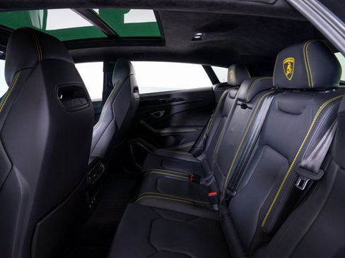 Used 2021 Lamborghini Urus AWD/4WD image 19