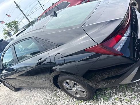 Used 2025 Hyundai Elantra SE FWD image 9