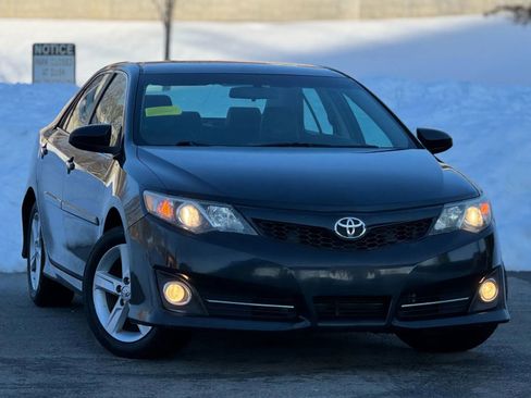 Used 2013 Toyota Camry SE FWD image 2