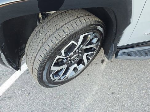 Used 2025 Chevrolet Silverado EV RST image 28