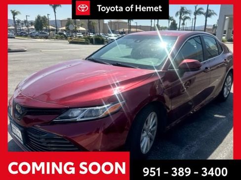 Used 2018 Toyota Camry LE FWD image 1