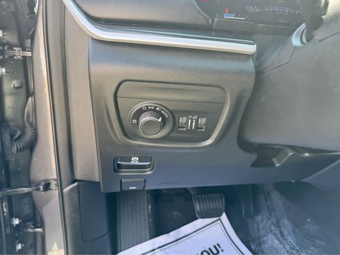 Used 2022 Jeep Grand Cherokee L Laredo image 21