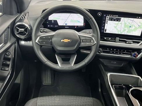 Used 2025 Chevrolet Equinox LT AWD/4WD image 21