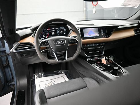 Used 2022 Audi e-tron GT Premium Plus image 10