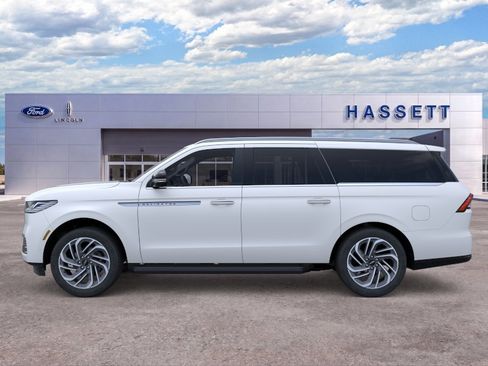 New 2026 Lincoln Navigator L Premier AWD/4WD image 3