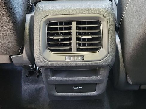 Used 2024 Volkswagen Taos SE w/ Panoramic Sunroof Package FWD image 12