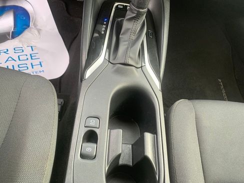 Used 2025 Toyota Corolla LE image 33