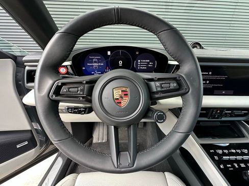 Used 2025 Porsche Macan 4 Electric image 15