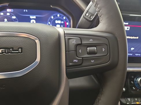Used 2024 GMC Sierra 2500 Denali w/ Denali Reserve Package AWD/4WD image 17