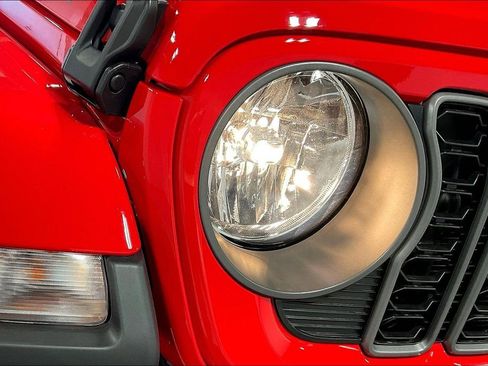 New 2025 Jeep Gladiator Sport image 35