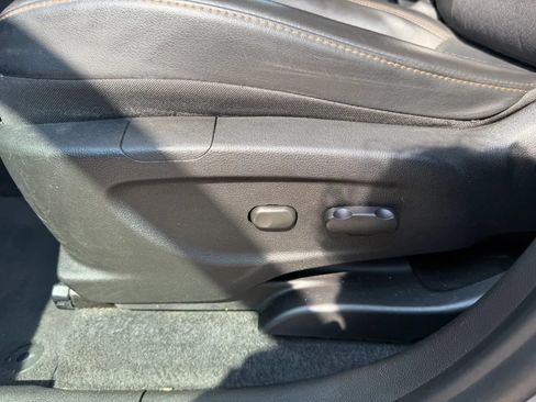 Used 2019 Chevrolet Trax LT w/ LT Convenience Package FWD image 21