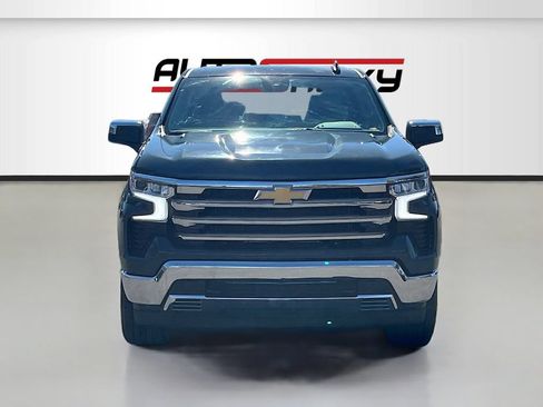 Used 2025 Chevrolet Silverado 1500 LT AWD/4WD image 2