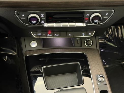 Used 2023 Audi Q5 2.0T Premium w/ Convenience Package AWD/4WD image 18