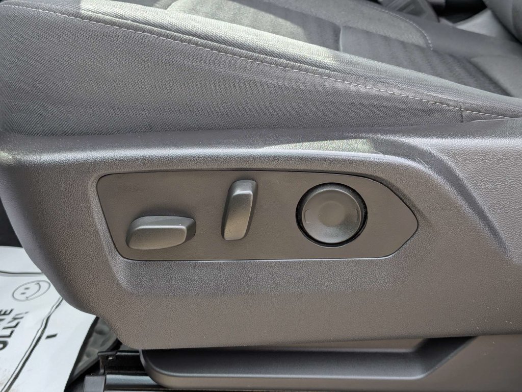 Used 2025 Chevrolet Silverado 1500 LT AWD/4WD image 18