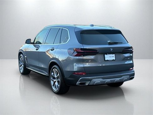 Used 2025 BMW X5 xDrive50e image 5