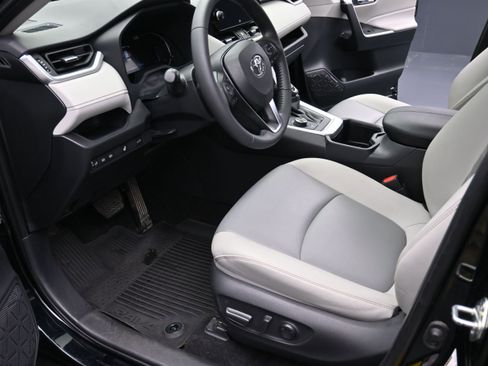 Used 2023 Toyota RAV4 XLE Premium AWD/4WD image 12